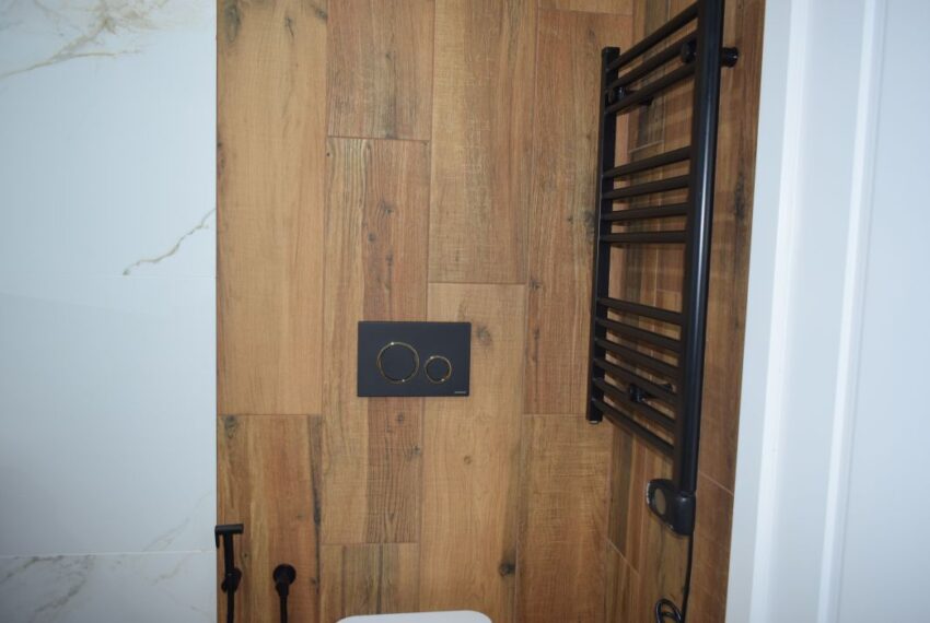 Heated towel bar