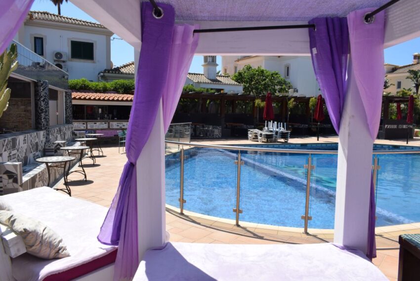 Scooby Bar Pool View