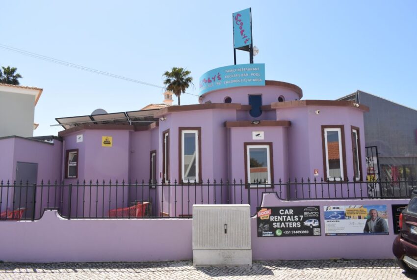 Scooby bar out side view